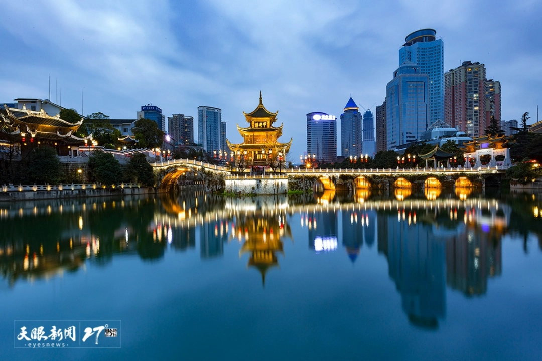 118105-甲秀楼夜景。朱进 摄.jpg