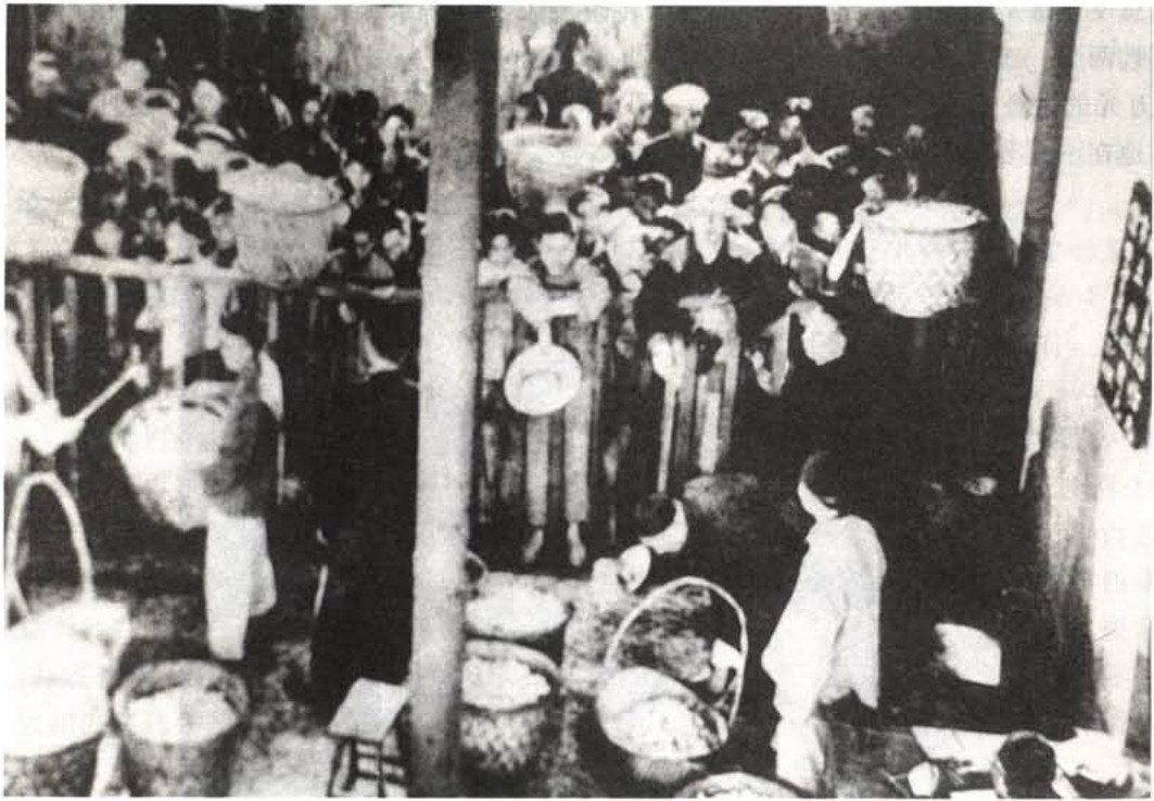 贵阳解放前夕市民抢购物资