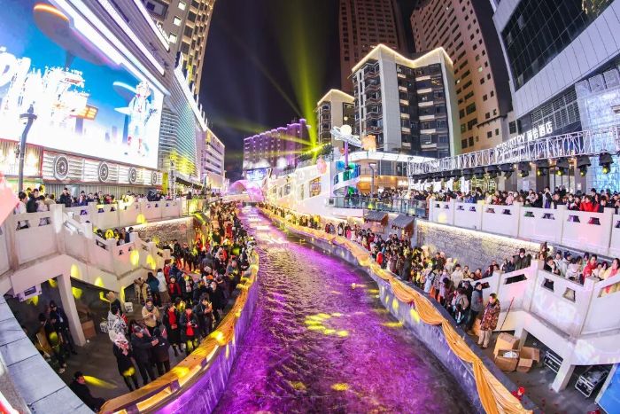 贯城河太平路段揭盖复涌,迅速火爆出圈(郭然摄) 图片