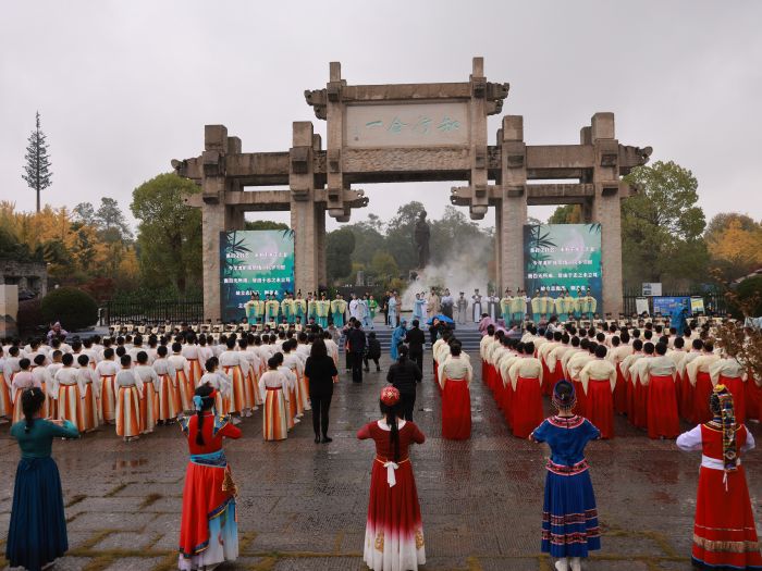 修文县开展2025年“诵阳明经典 传知行之魂”阳明经典诵读巡游展演活动,