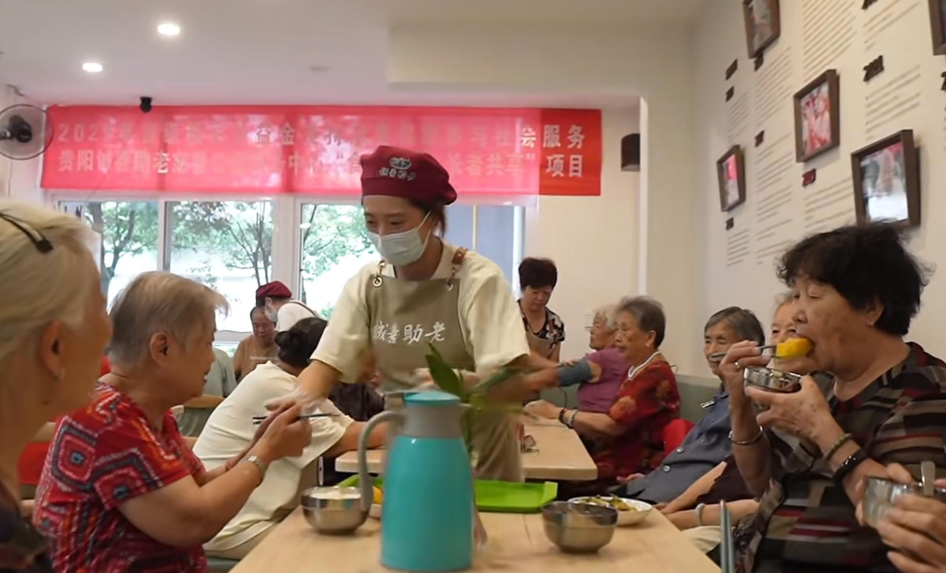 贵阳诚善助老慈善公益服务中心11年如一日,免费为社区困难老人提供爱心餐。