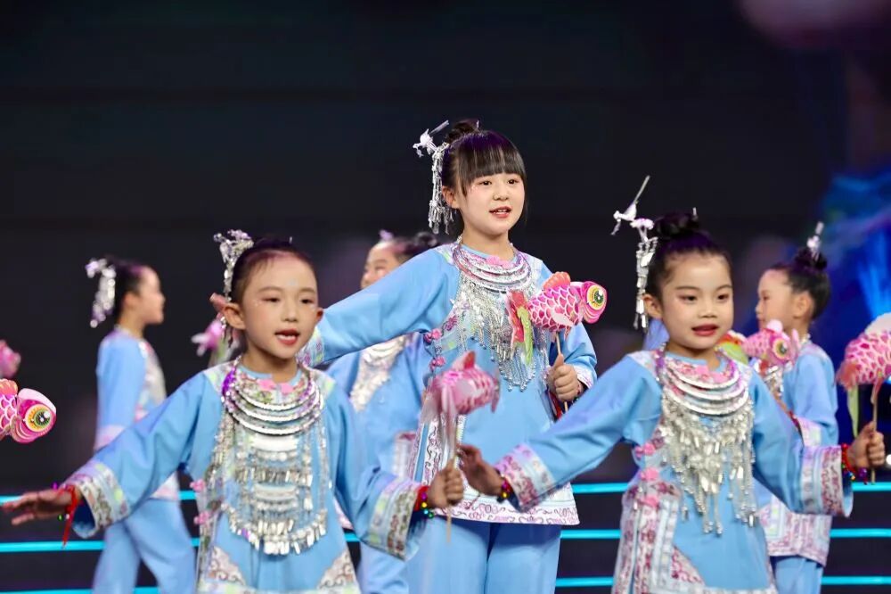 贵阳少年精彩亮相贵州省首届“多彩童声·快乐畅享”少儿歌谣创作征集传唱活动集中展演。