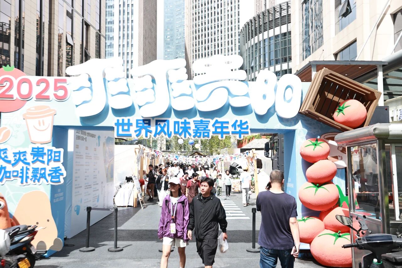 “冠军咖啡”正破圈而出,成为彰显城市文明的崭新名片,以独特的方式诠释着文明的温度与内涵。