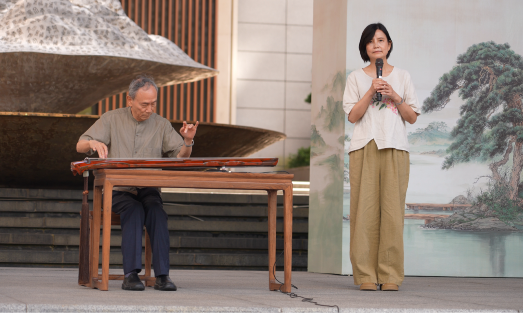 “文明致远 琴韵伴行”主题活动将古琴演出与文明交通宣传相结合,通过多样化活动向社区居民普及文明出行、绿色出行知识
