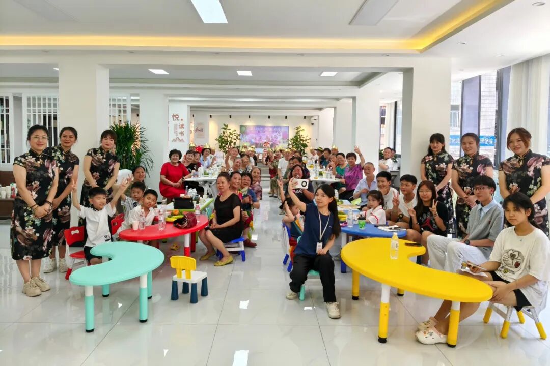 耆乐融融,为“邻”祝寿。云岩区举办“爱邻日”敬老爱老文明实践系列活动有声有色。