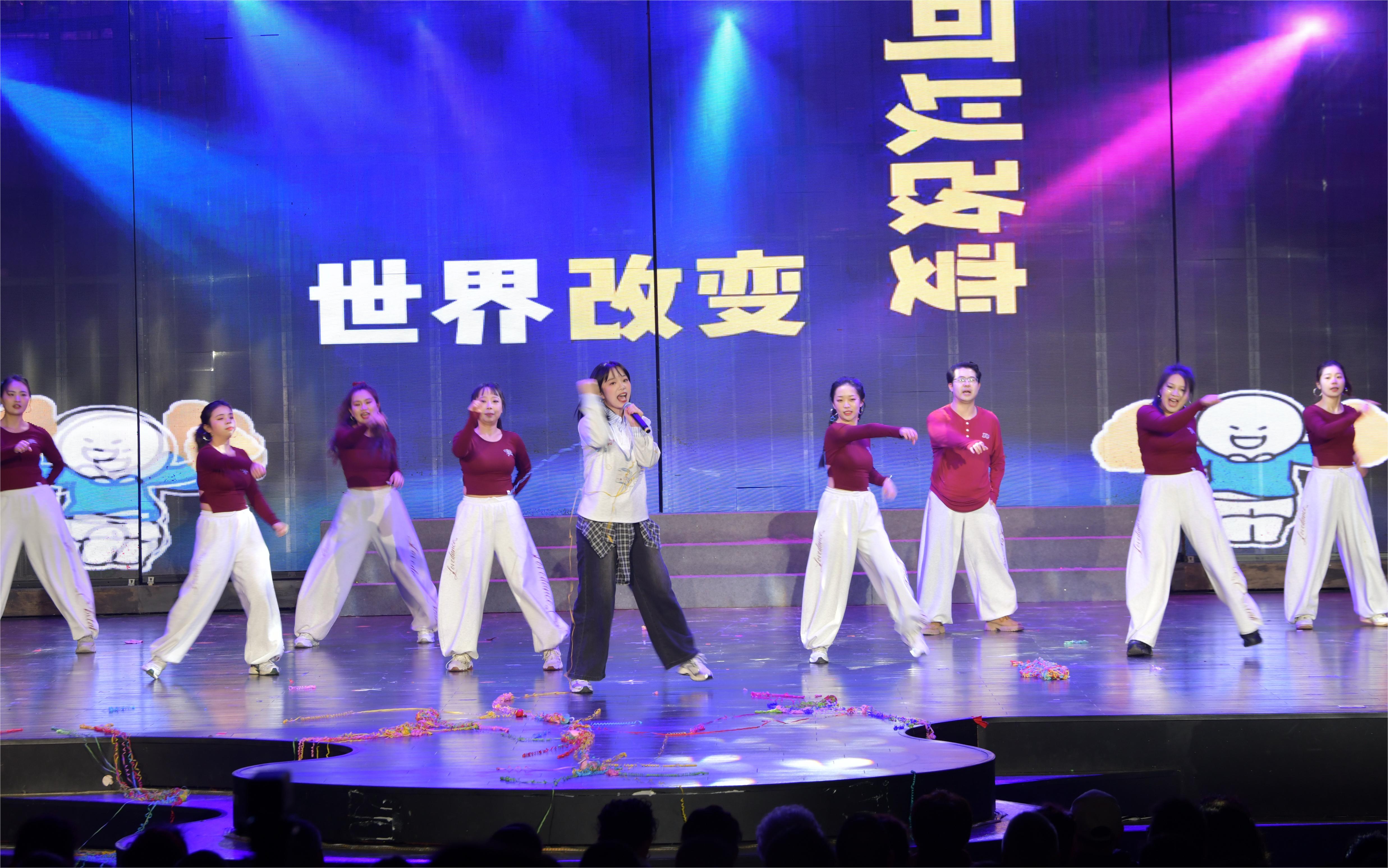 10铜仁市气象局的情景歌舞说唱《改变自己》，将以青春的律动，展现气象人拥抱变化、活力四射的新风貌！