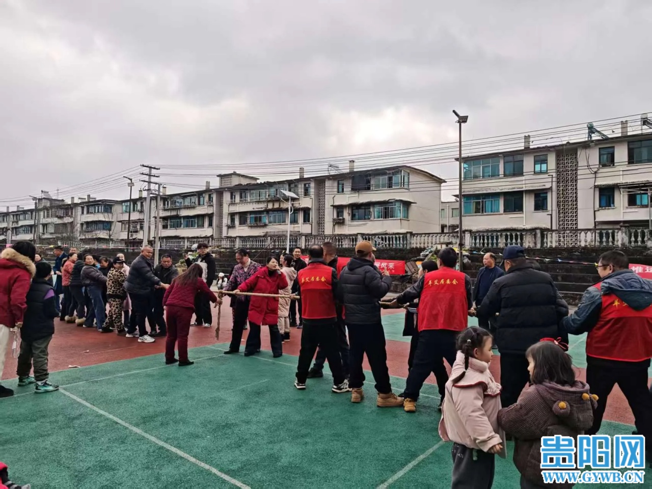 湖潮乡羊艾社区开展居民健身运动会 梁俊鹏 摄