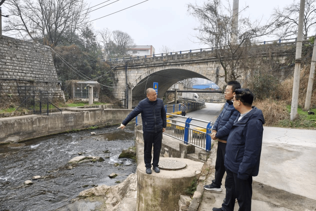 云岩区巡查金钟河重点河段 筑牢河道生态防护屏障