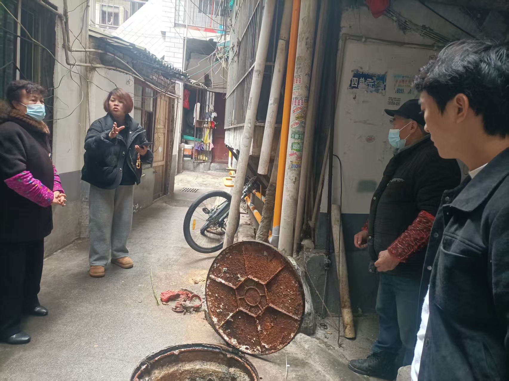 居委会工作人员现场核实情况