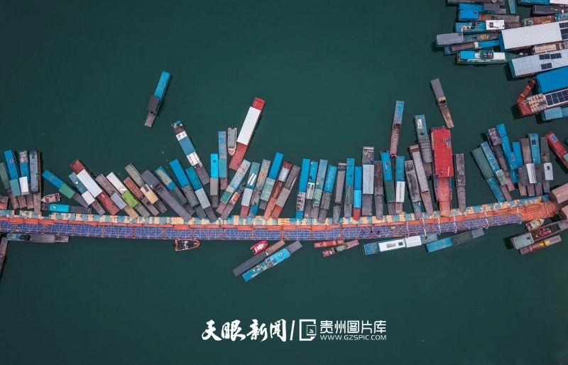 dD0xNzY5OTk5MTA4X3I9MGZlMWIwMTlfdz04MDBfcT0xMDBfZT1qcGc=.webp 953898-2026年1月27日,贵州省黔西南布依族苗族自治州望谟县蔗香镇,春节临近,素有“红水河第一港”之称的蔗香港迎来航运繁忙期,红水河畔一派新春繁荣景象。.jpg