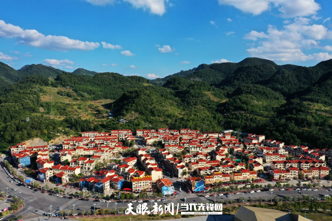 平塘县克度“天文小镇”移民搬迁安置区。易盛武 摄.jpg