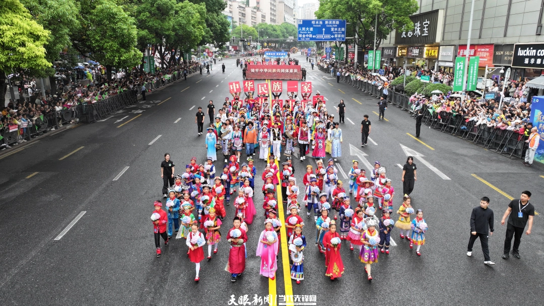 2025年5·19中国旅游日·贵州民族团结大巡游。。.jpg