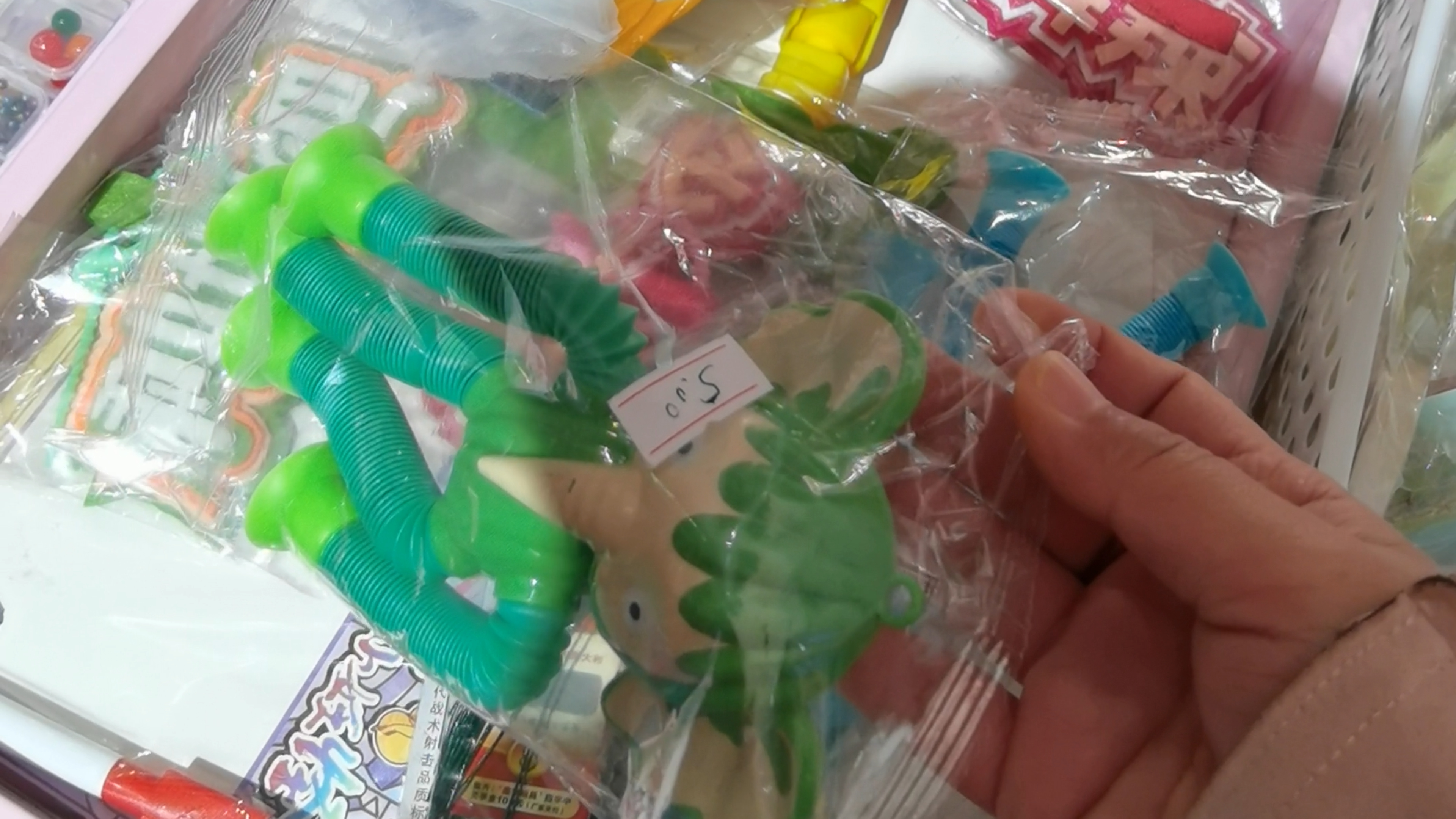 没有任何“合规”标识的玩具