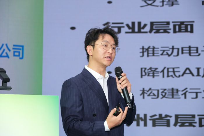 少样本、高泛化——全省首个电子元器件通用视觉大模型在贵阳高新区发布 焦点关注 少样本、高泛化——全省首个电子元器件通用视觉大模型在贵阳高新区发布 焦点关注