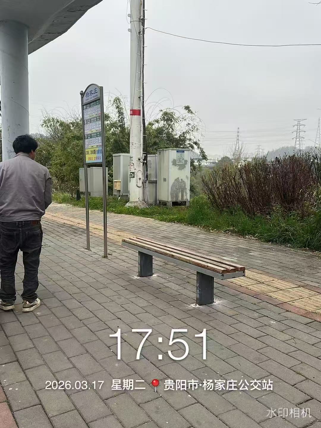 安装好的候车椅