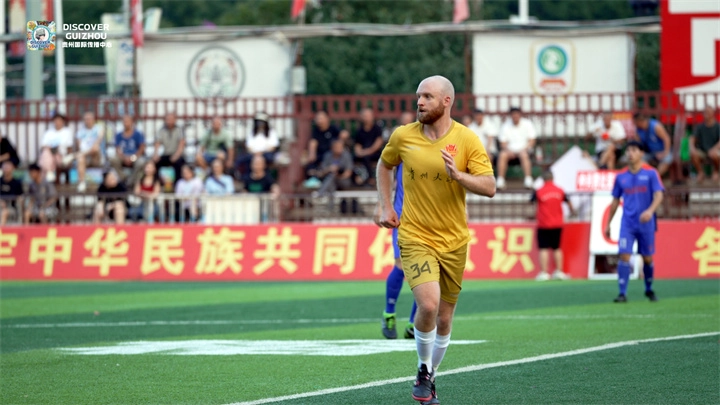 大卫代表贵州大学参加“村超”友谊赛（图 刘义鹏）.jpg