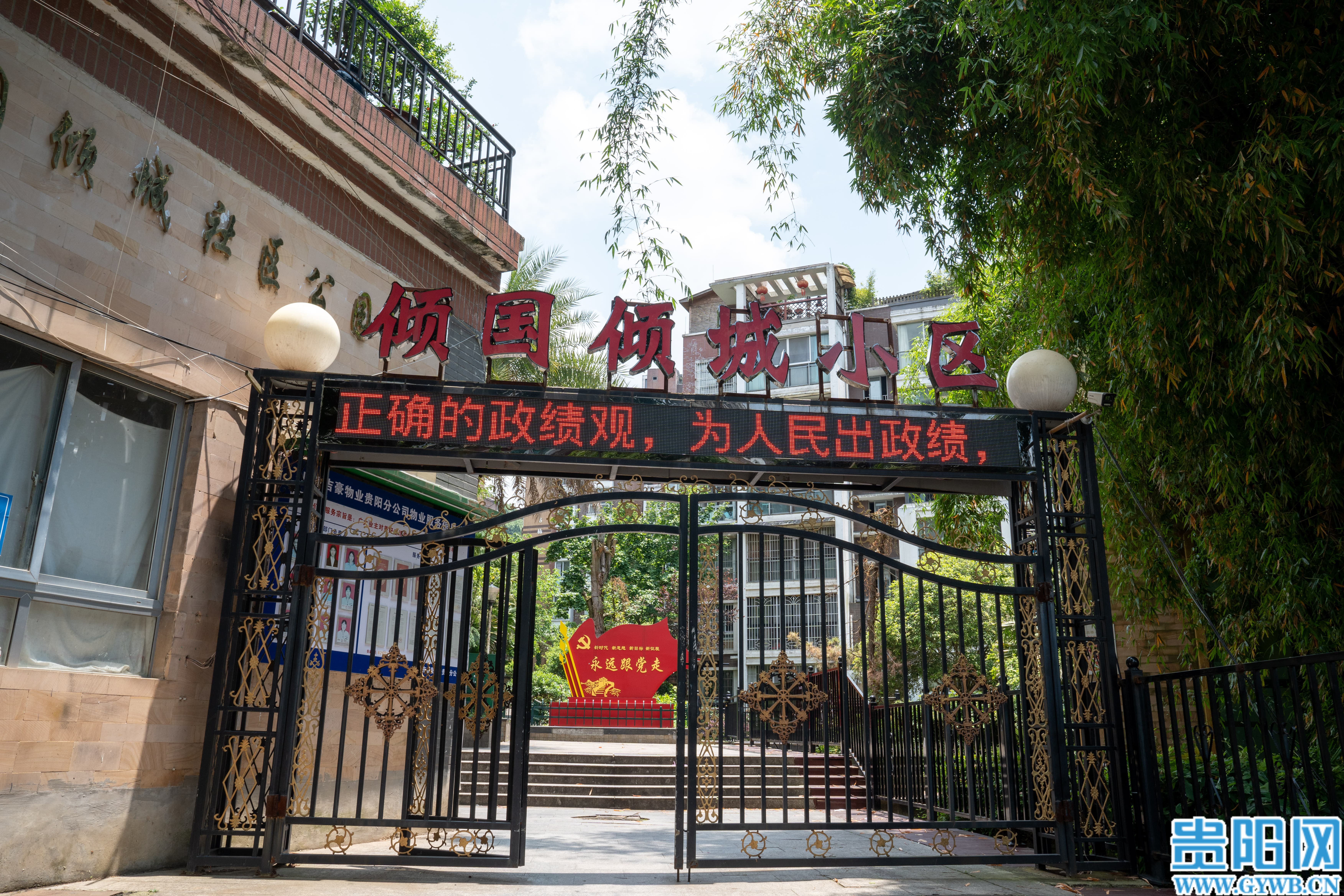 (14)小区门头。许发顺 摄 (1)