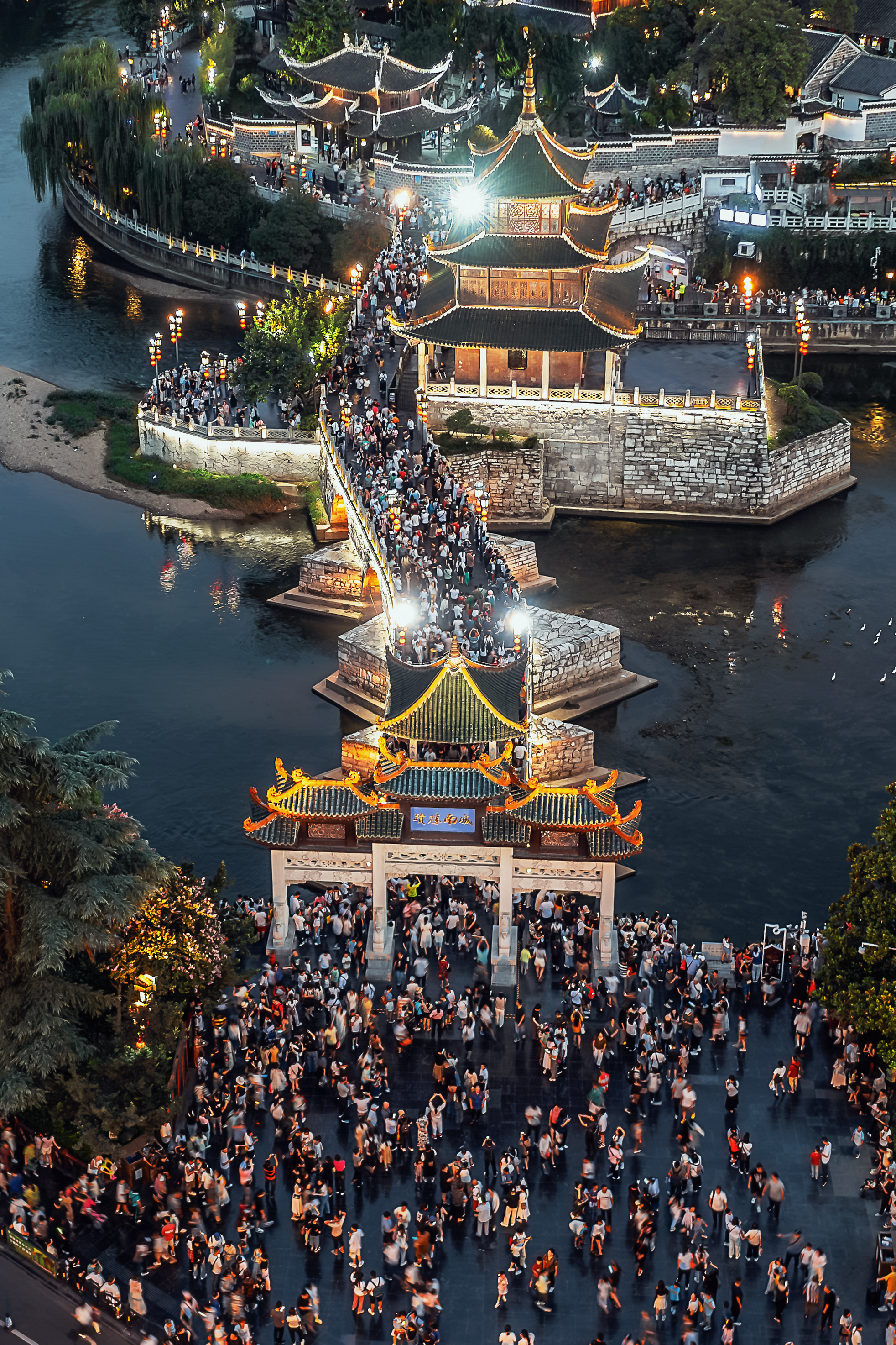 《甲秀楼旅游盛景》,高廷江,