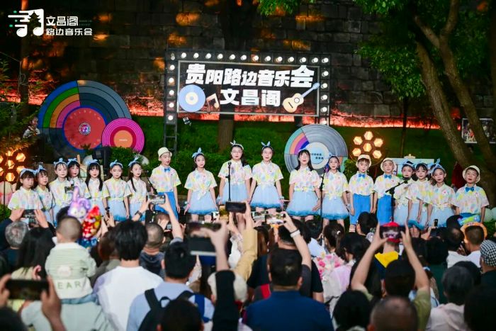 每日头条!图集丨童声嘹亮迎“六一” 文昌阁下唱响纯真音符