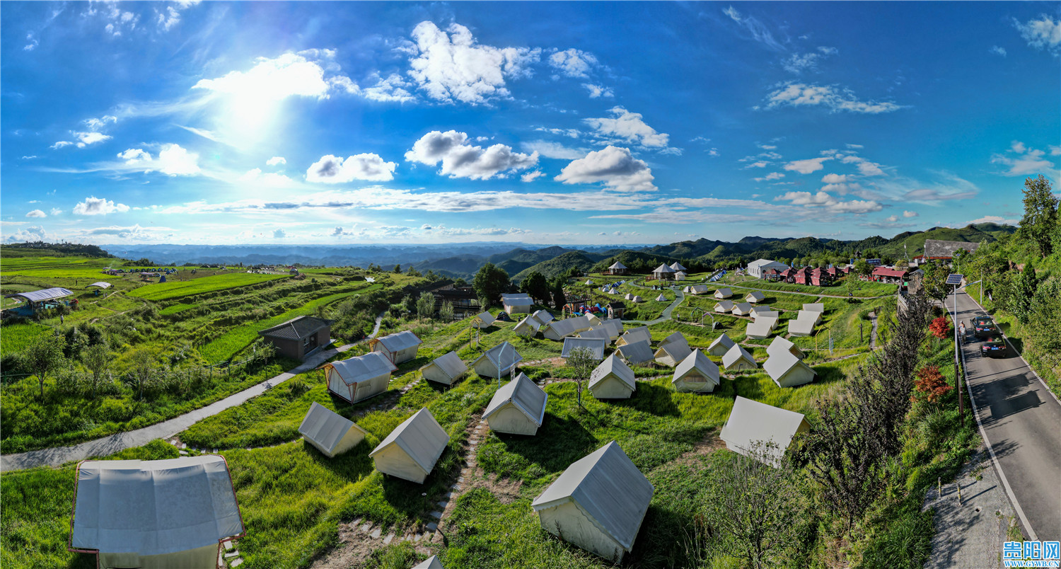 高坡扰绕村露营 基地 (2)