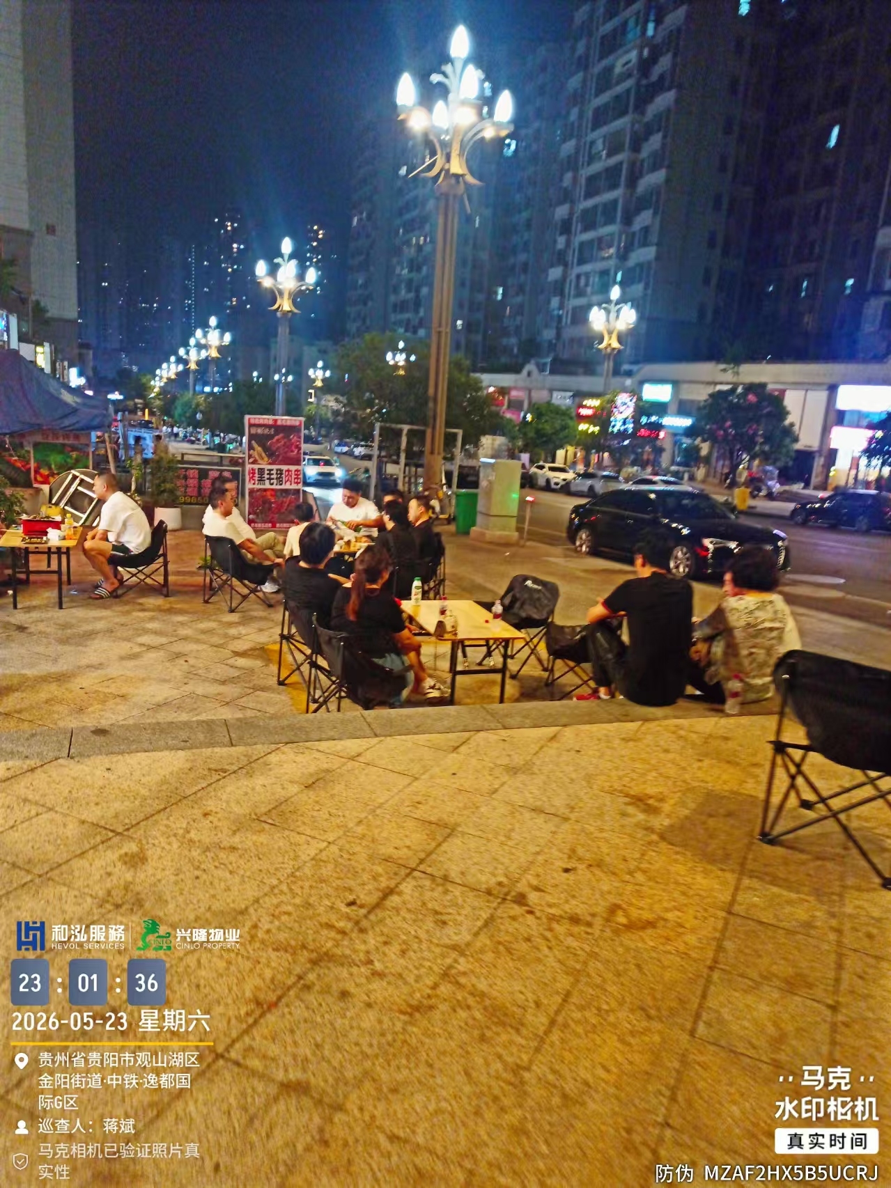 “田鲜生炭烤鲜肉串”长期占道经营(市民供图)1