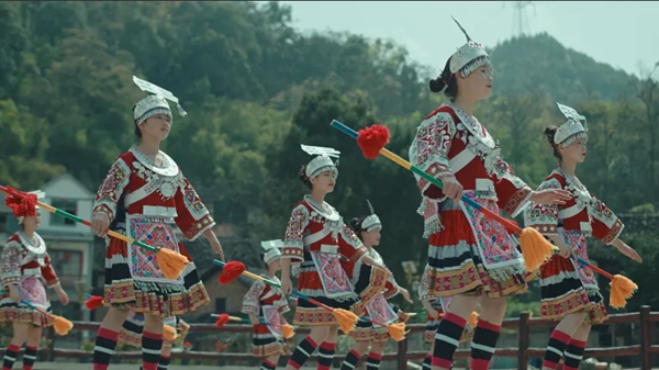 贵阳市乌当区: 一棍摇铃 舞活五百多年民族风华